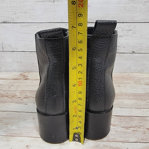 Everlane Boss boot in black pebbled leather - Picture 4 of 10